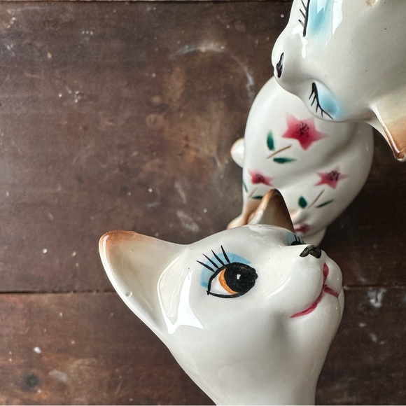 ❀ Vintage Ceramic Siamese Cat Figurines with Floral Design ❀ - Picture 8 of 8